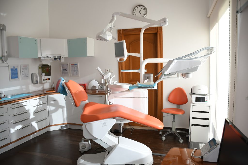 מרפאת שיניים בפתח תקווה: המדריך המקיף שלכם לבריאות הפה