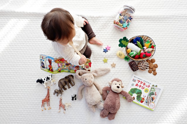 המדריך להורים הטריים – בחירת הצעצועים המדויקת 