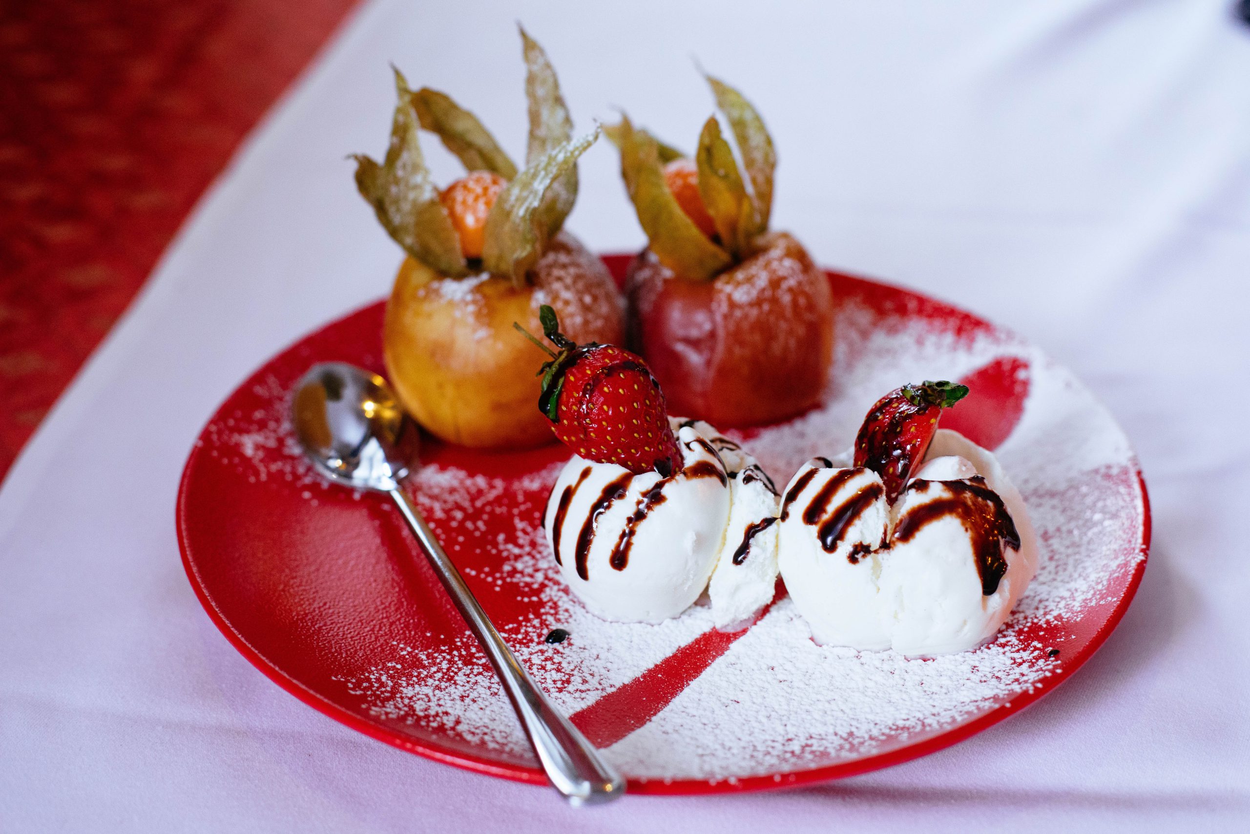 סלסלת פירות קינוחים במלונות